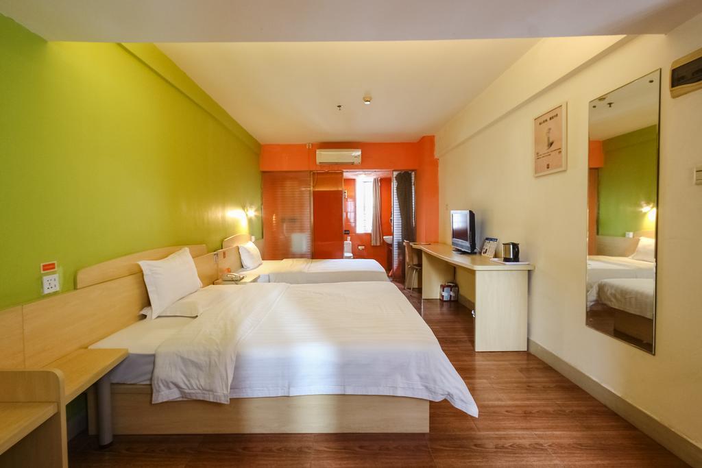 7Days Inn Guangzhou Wuyang New Town Exterior foto
